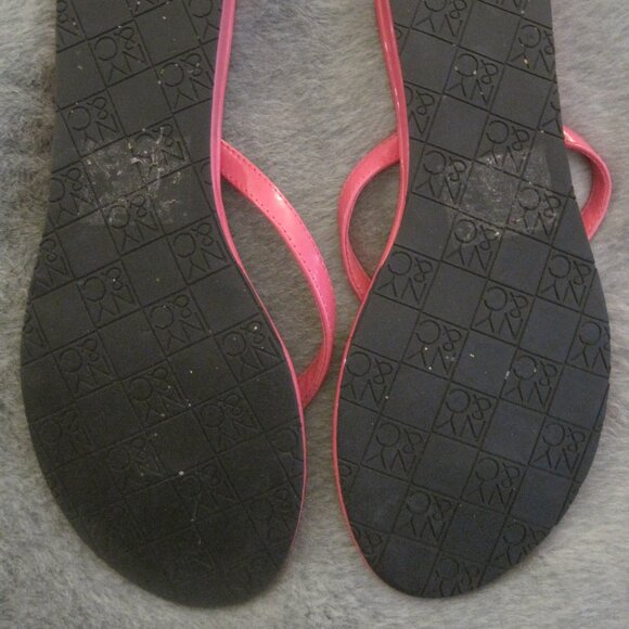 NEW YORK AND COMPANY BARBIE PINK FAUX PATENT LEATHER FLIP FLOPS SANDALS 9 $25.00 - Picture 5 of 6